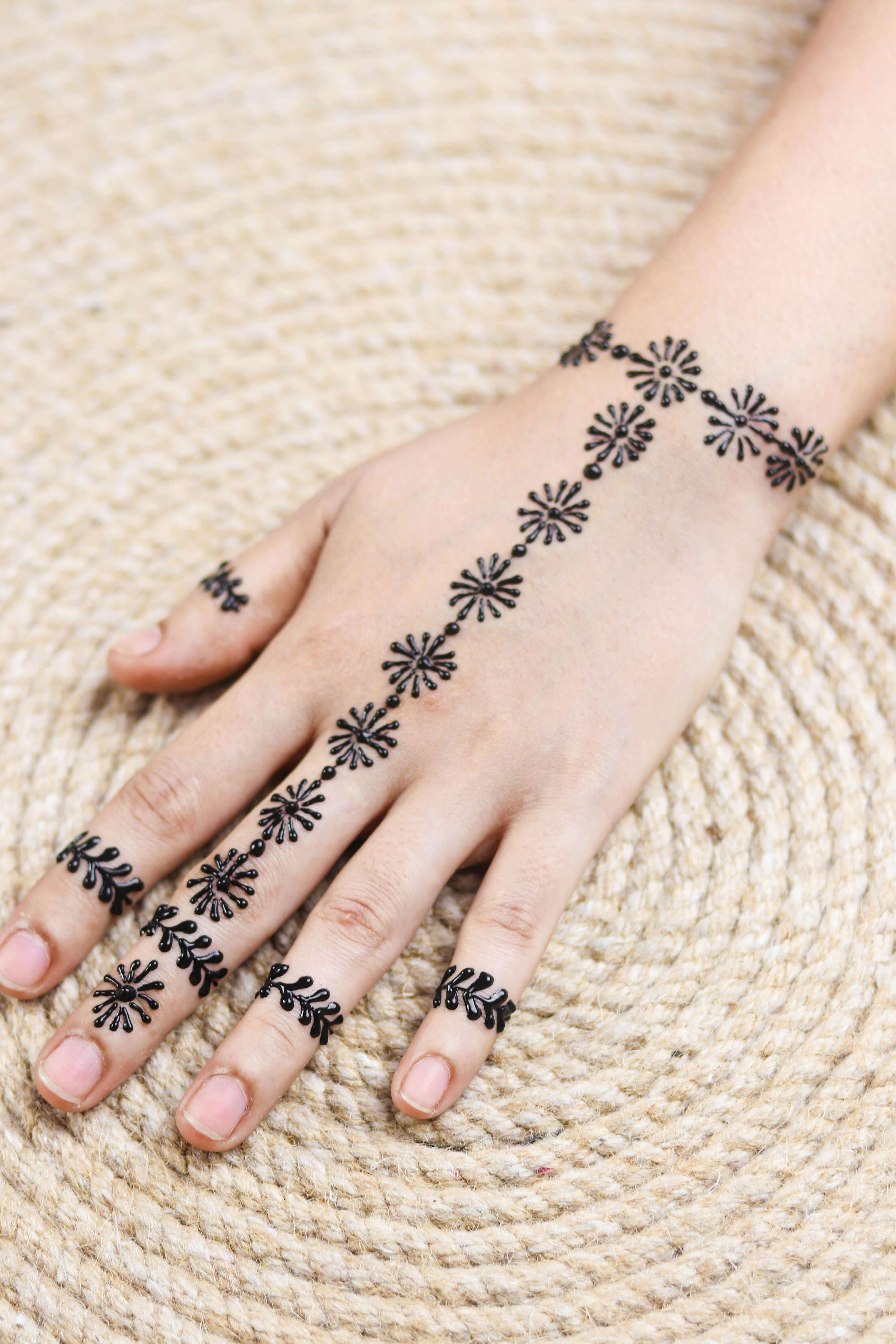 Makeup / Henna image 4
