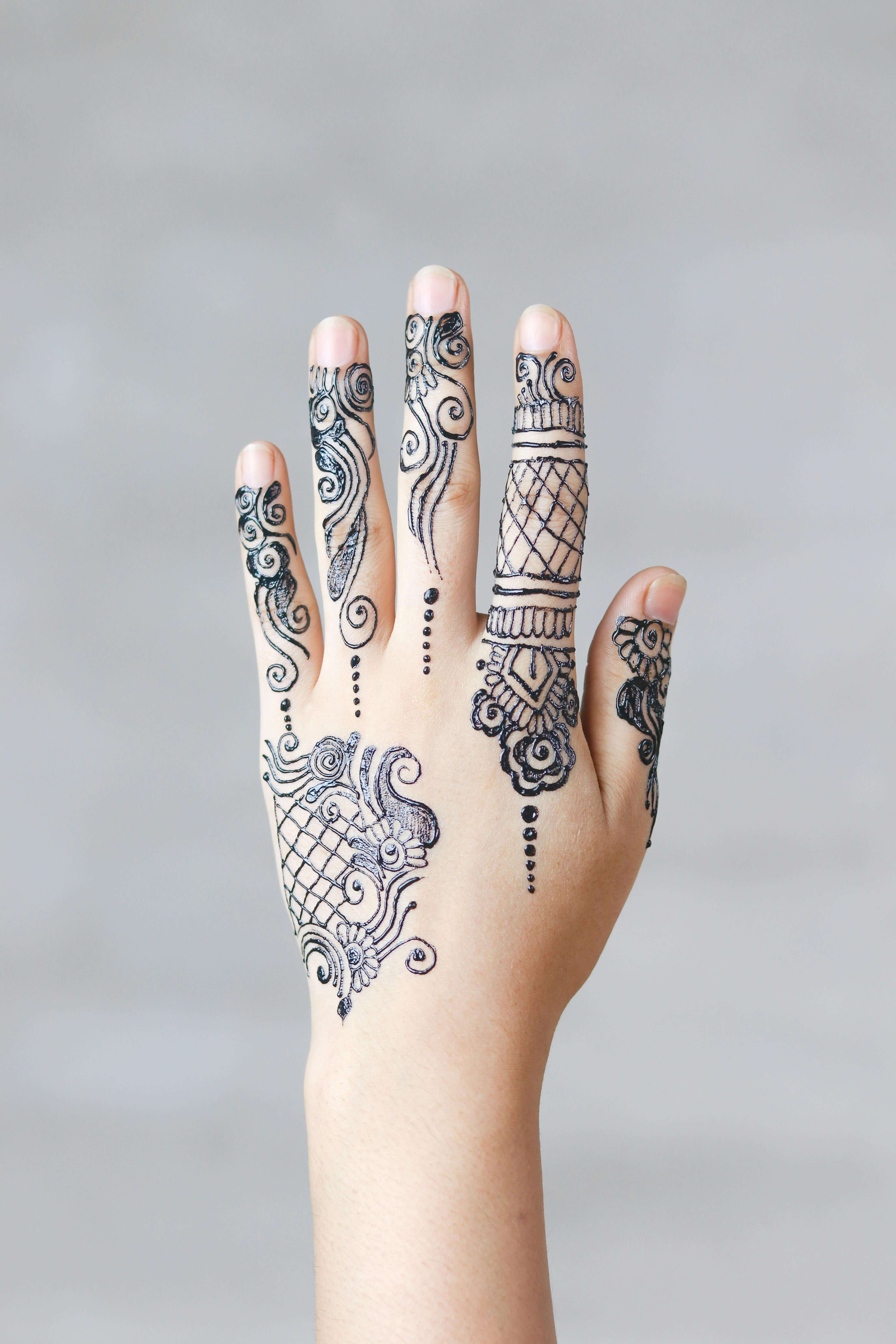 Makeup / Henna image 6